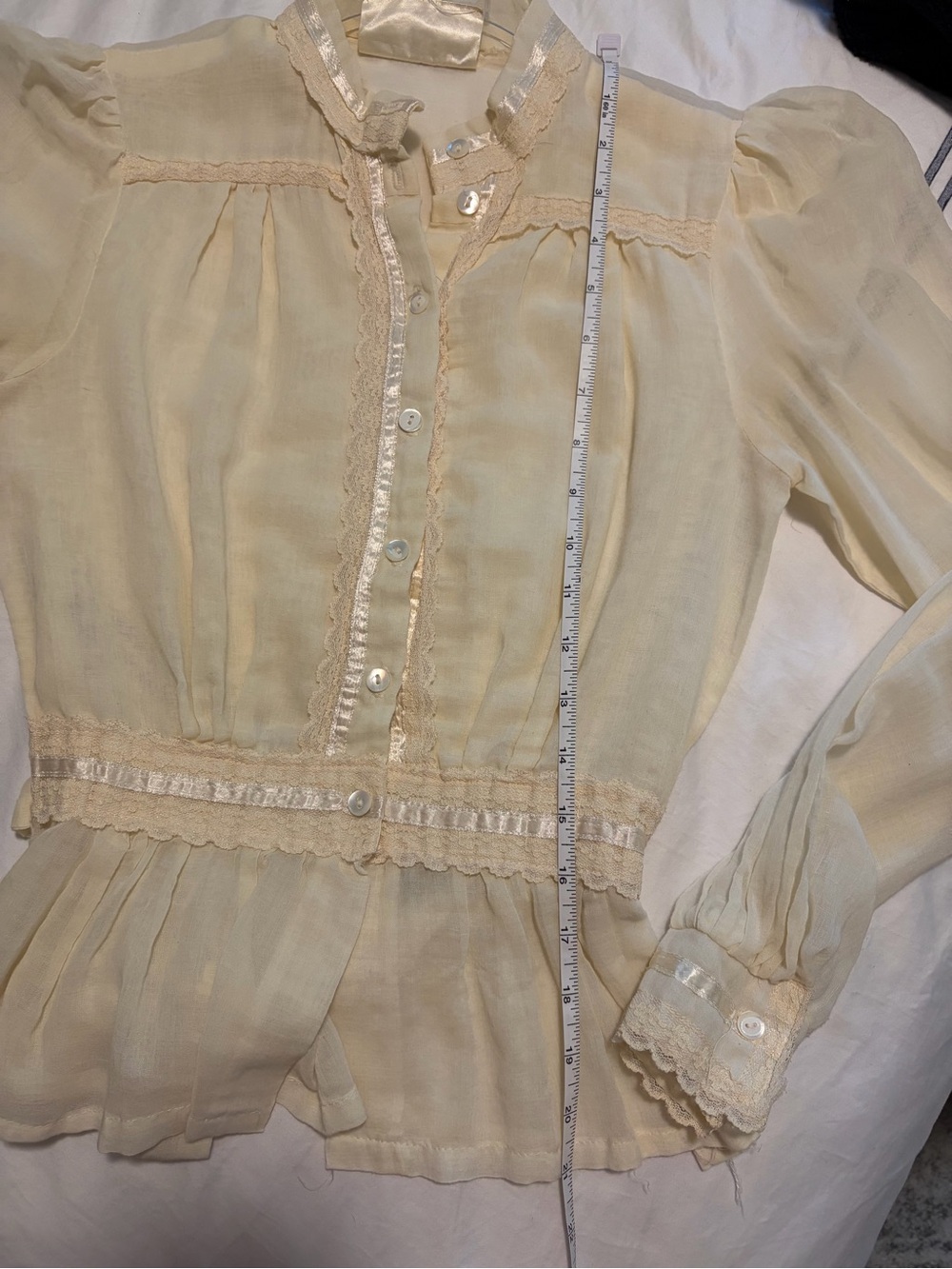 Vintage Cream Lace Trim Button Blouse by (Jessica’s Gunnies San Fran) Gunne Sax - Picture 4 of 10